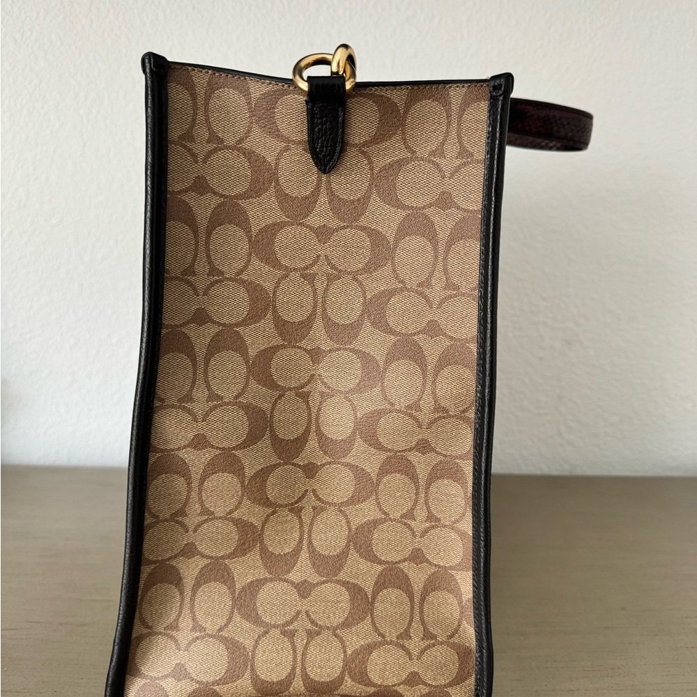 Coach x Basquiat Brown Signature Canvas Tote - Picture 3 of 6